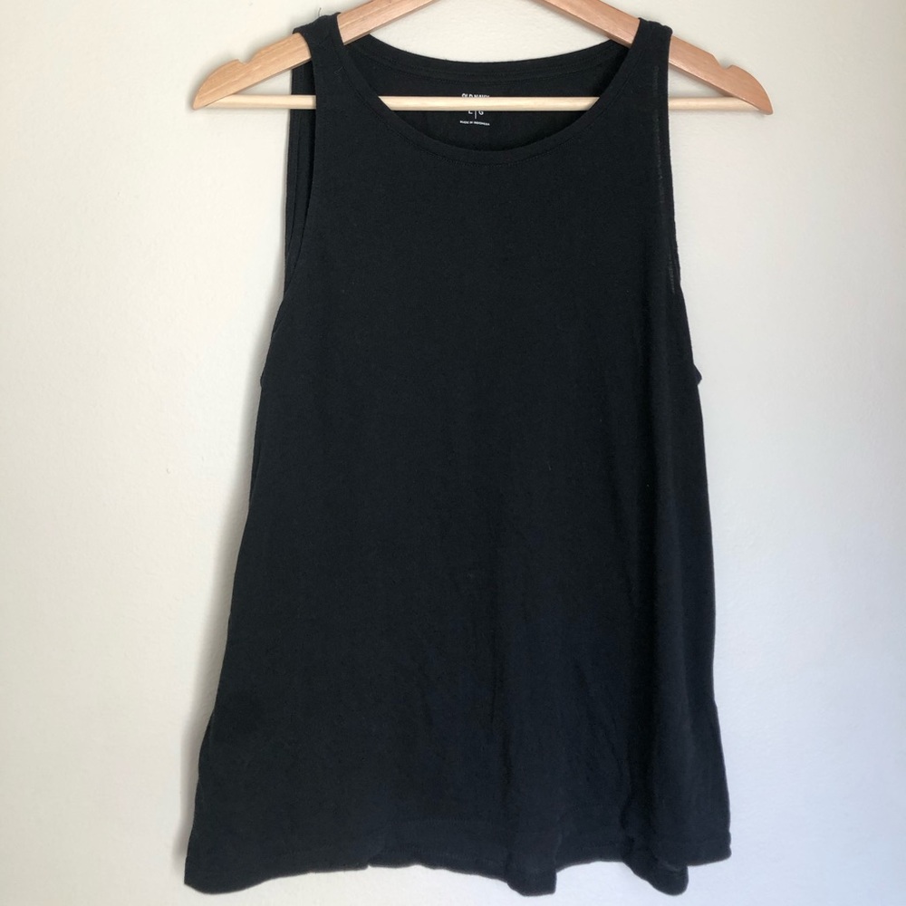 black tank top🖤